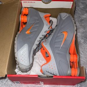 NIKE SHOX R4